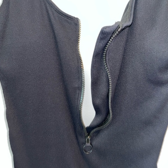 Black textured one piece swimsuit - Picture 3 of 8